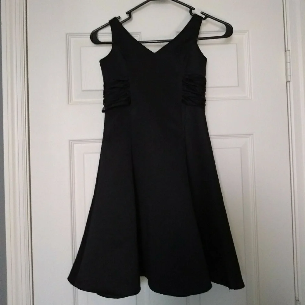 David's Bridal Girls Size 6 Black Dress with Bow - Picture 1 of 6